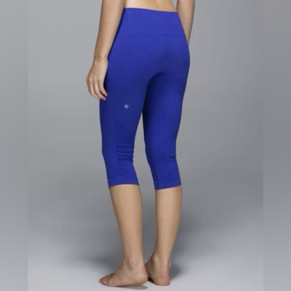 Lululemon In the Flow Crop II, Heathered Pigment Blue, fits like XS